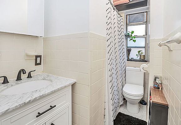 5th image of 204 W 10th St APT 22
