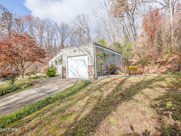 5th image of 120 Glenwood Dr