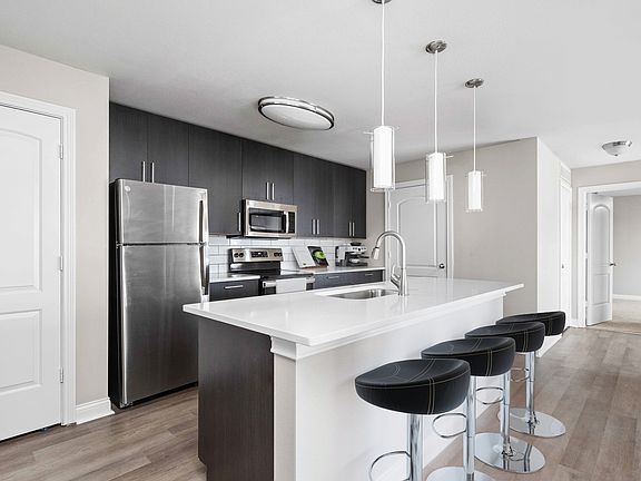 AutumnBreeze_2021_Kitchen_03_VirtuallyStaged