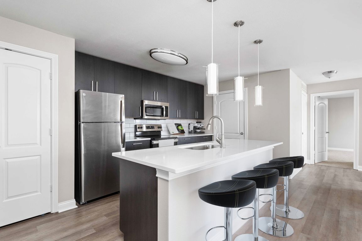 AutumnBreeze_2021_Kitchen_03_VirtuallyStaged