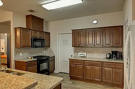 5 bed, 2264 sqft, $2,400 — Photo 4