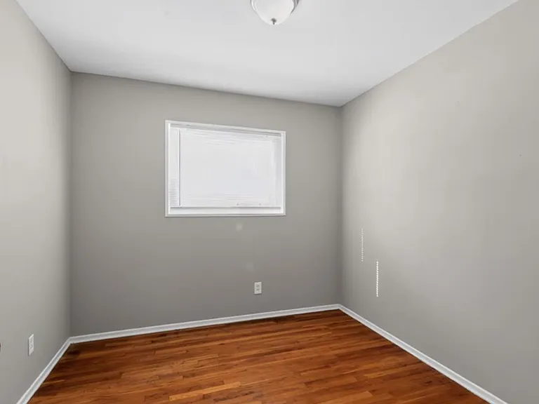 296 Meadowcrest Dr — Photo 6