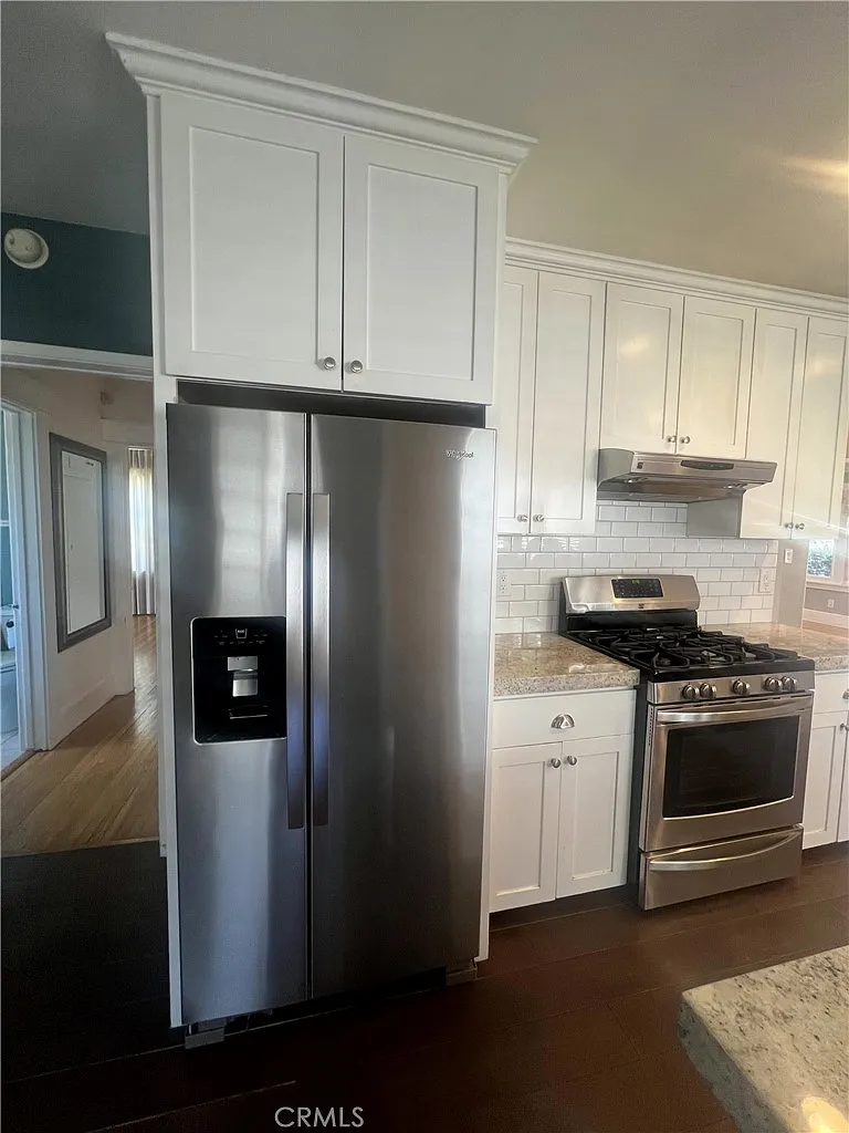 3 bed, 2378 sqft, $4,900 — Photo 3