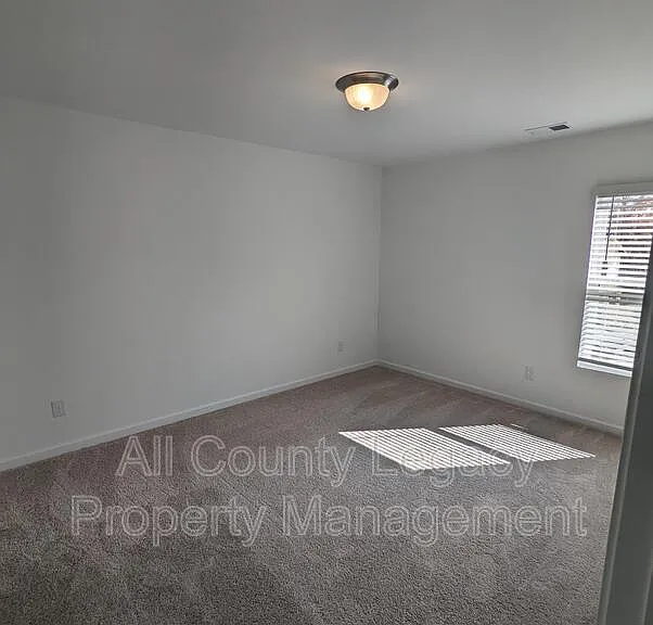 1100 Lossie Ln — Photo 8
