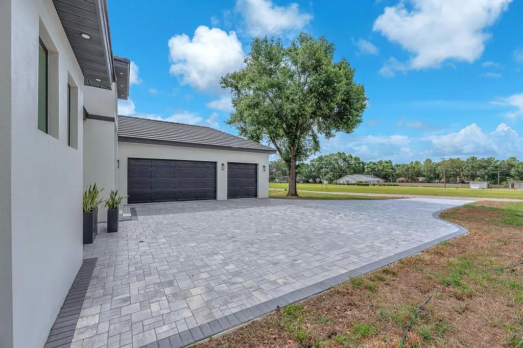 11921 Fort King Hwy — Photo 3