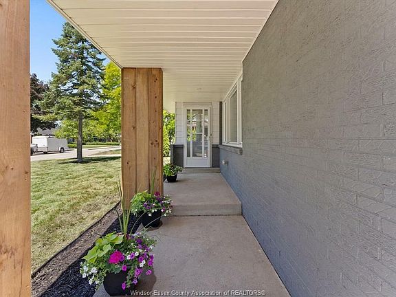 4th image of 3220 Everts Ave