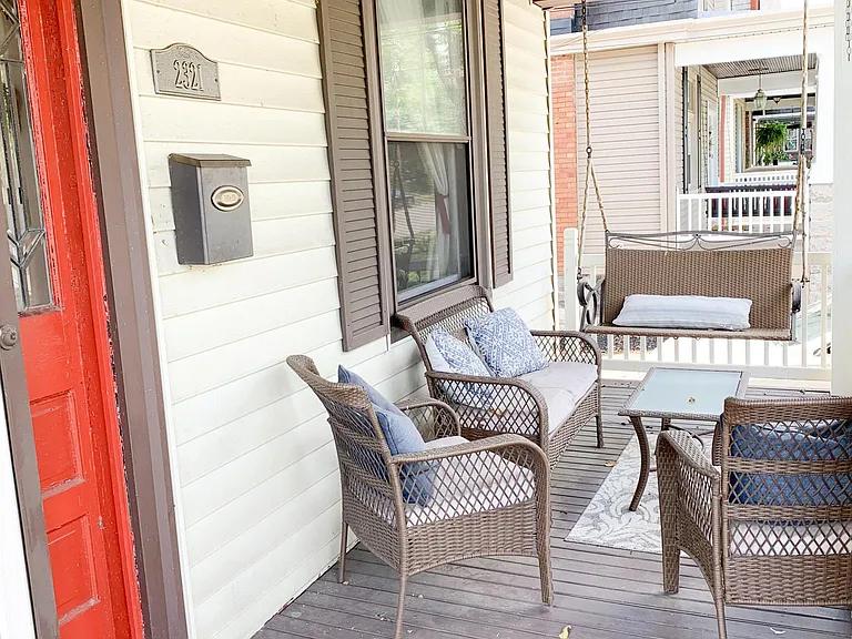 2321 Morton Ave — Photo 2