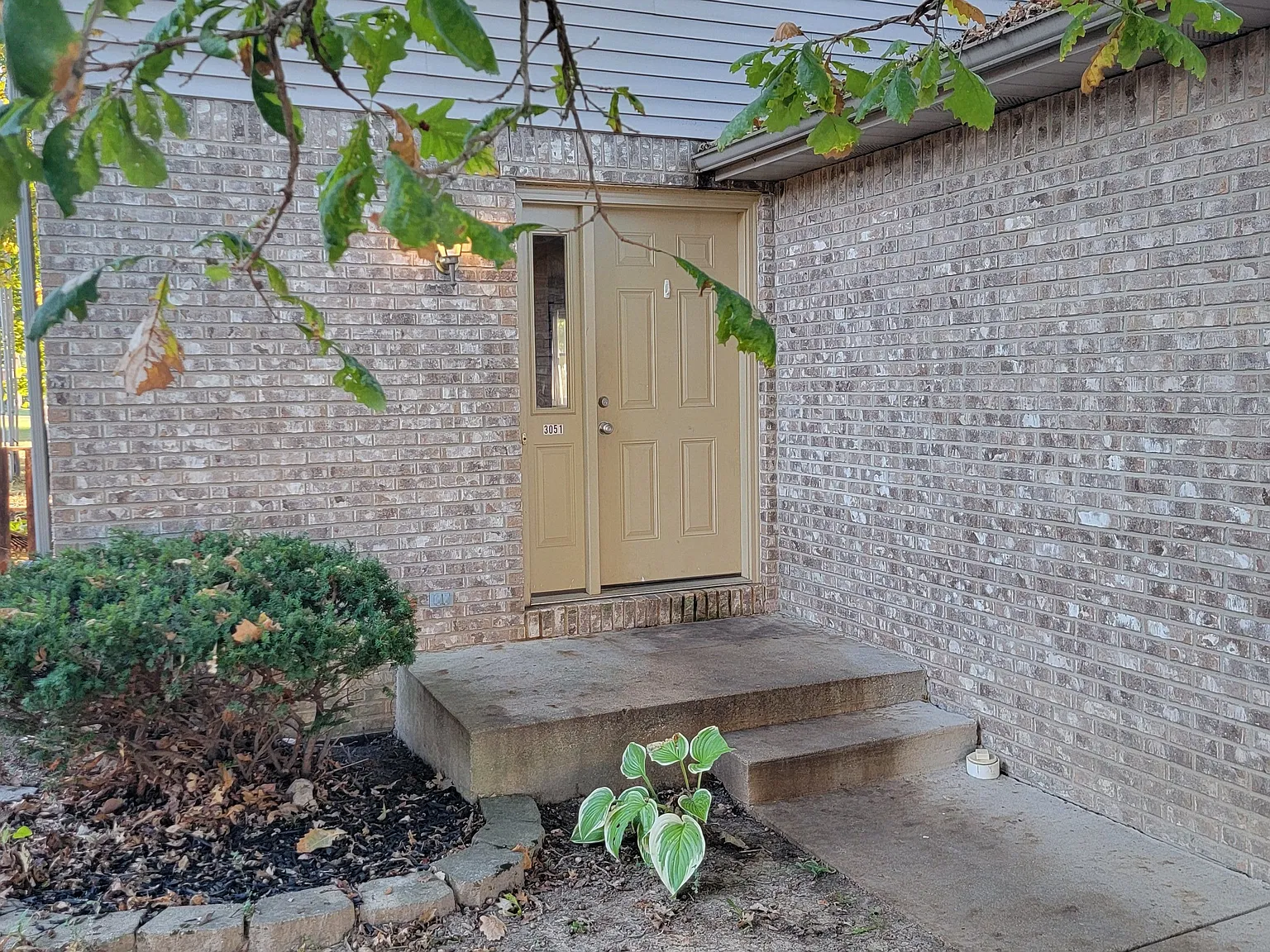 3 bed, 1.5 bath, 1372 sqft, $1,425 — Photo 3