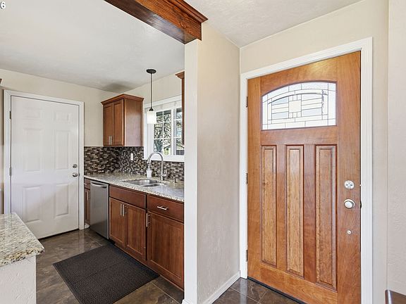 4th image of 1789 Lawnridge Ave