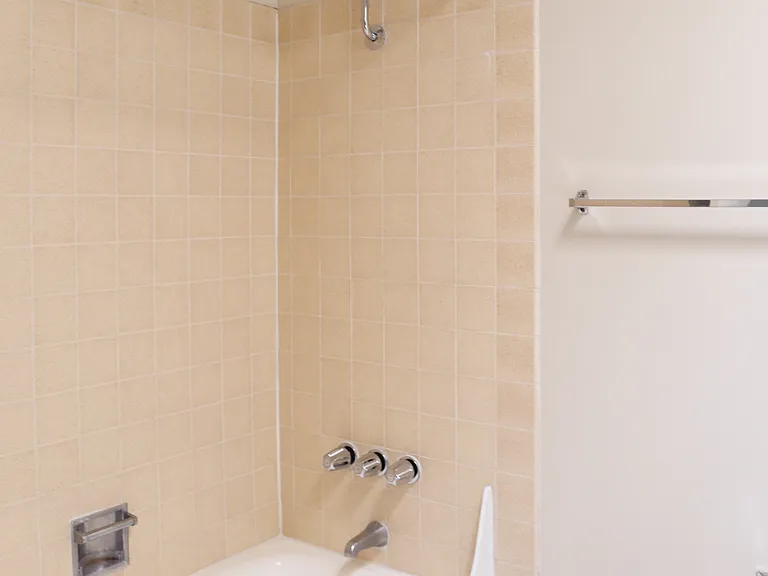 Southshore Gardens Apartments — Photo 13