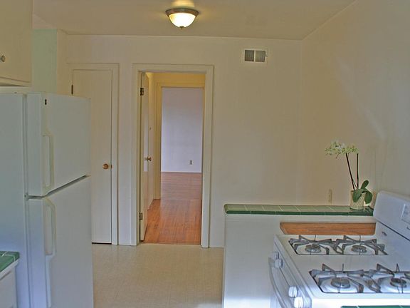 5th image of 4337 Beresford St #5