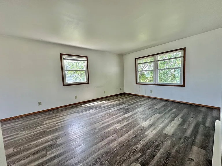 320 Joseph St — Photo 7