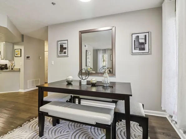 East Perimeter Pointe Apartments