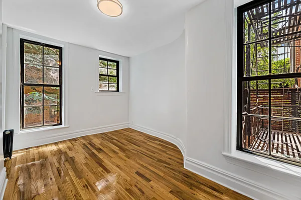 Rented by REAL New York | media 6