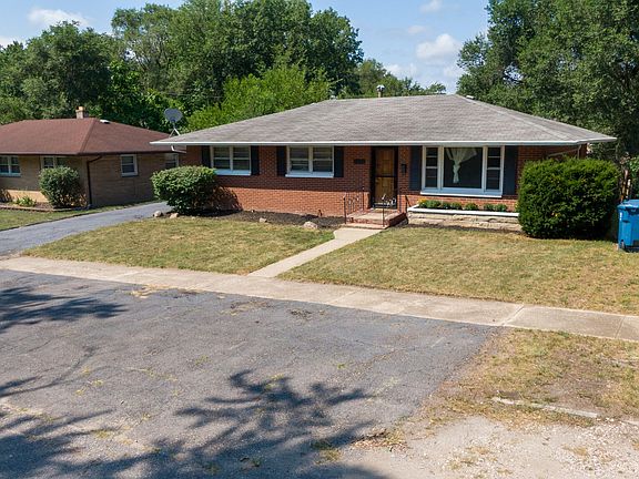 3rd image of 1060 N Vanderburg St