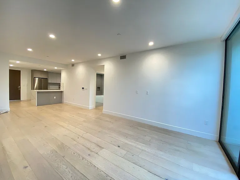 Reeves Place LA — Photo 54