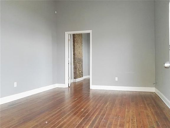 2nd image of 2826 Cadiz St