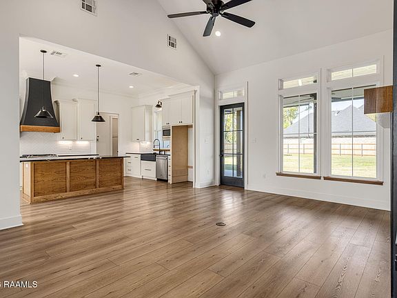 3rd image of 100 Sonora Ln