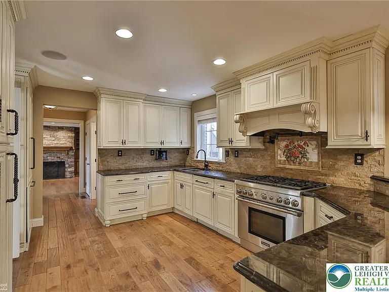 284 Walker Rd — Photo 40