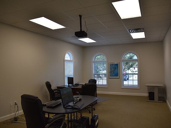 5th image of 1202 Parkway Dr