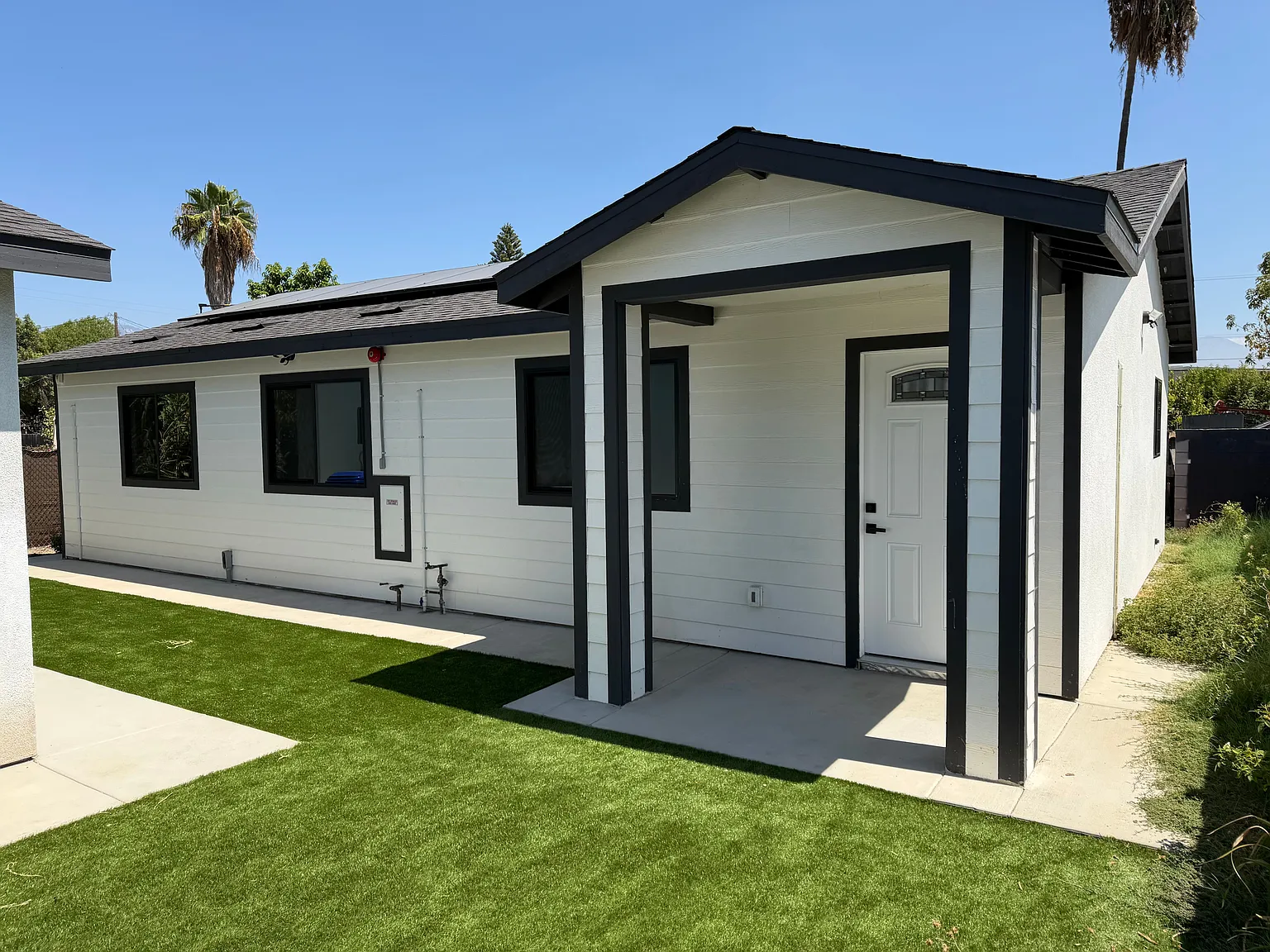 3 bed, 2.0 bath, 1017 sqft, $2,900 — Photo 1