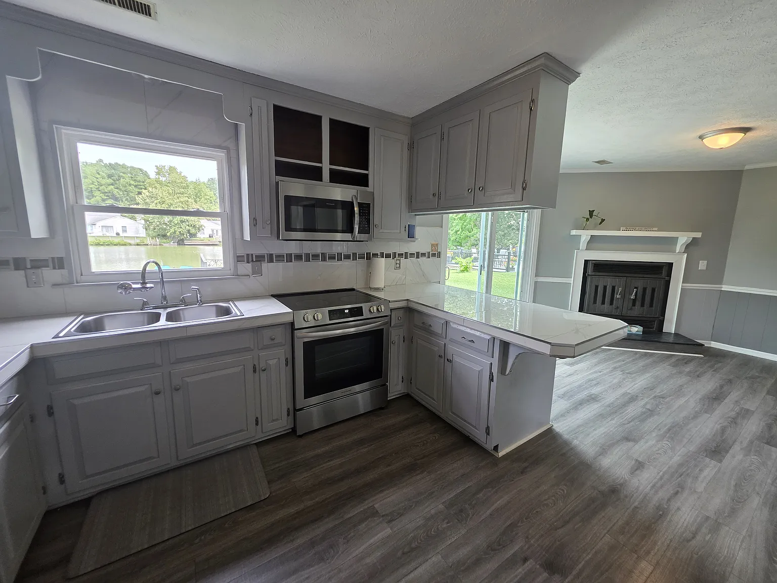 3 bed, 2.5 bath, 1632 sqft, $2,400 — Photo 4