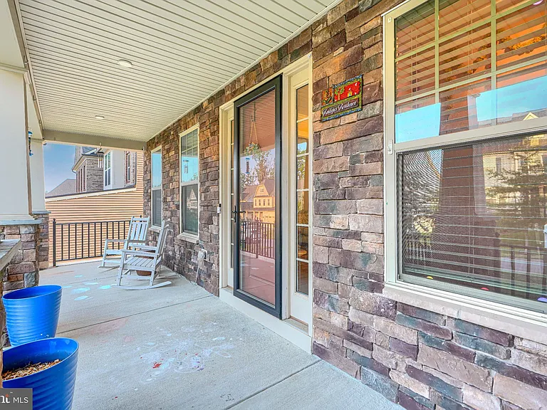 7142 Starmount Way — Photo 6