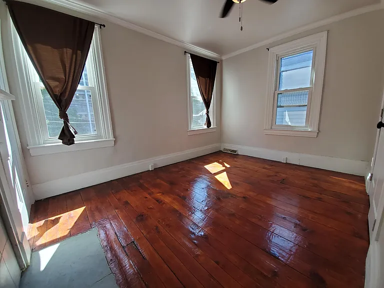 1413 Porterfield St — Photo 5