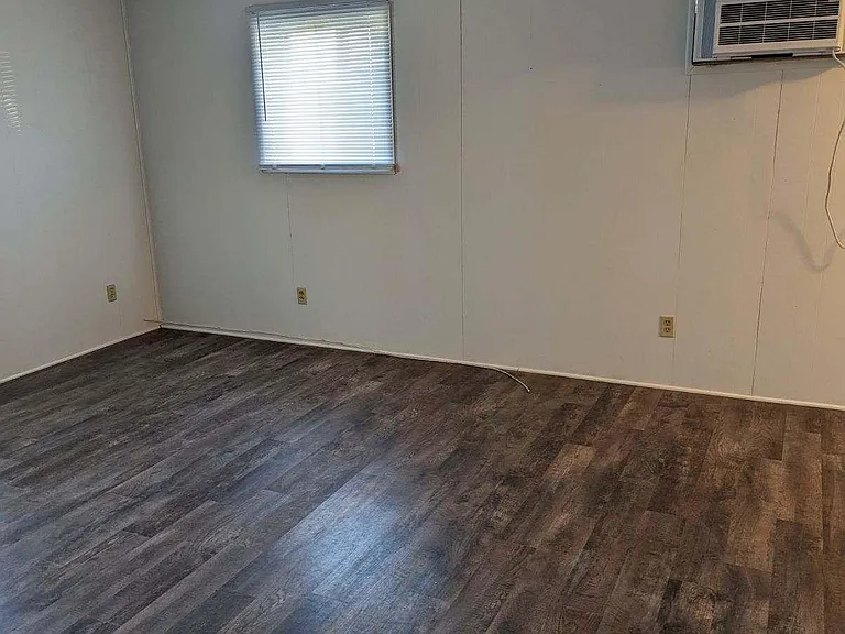 115 E Sycamore St #115 — Photo 4