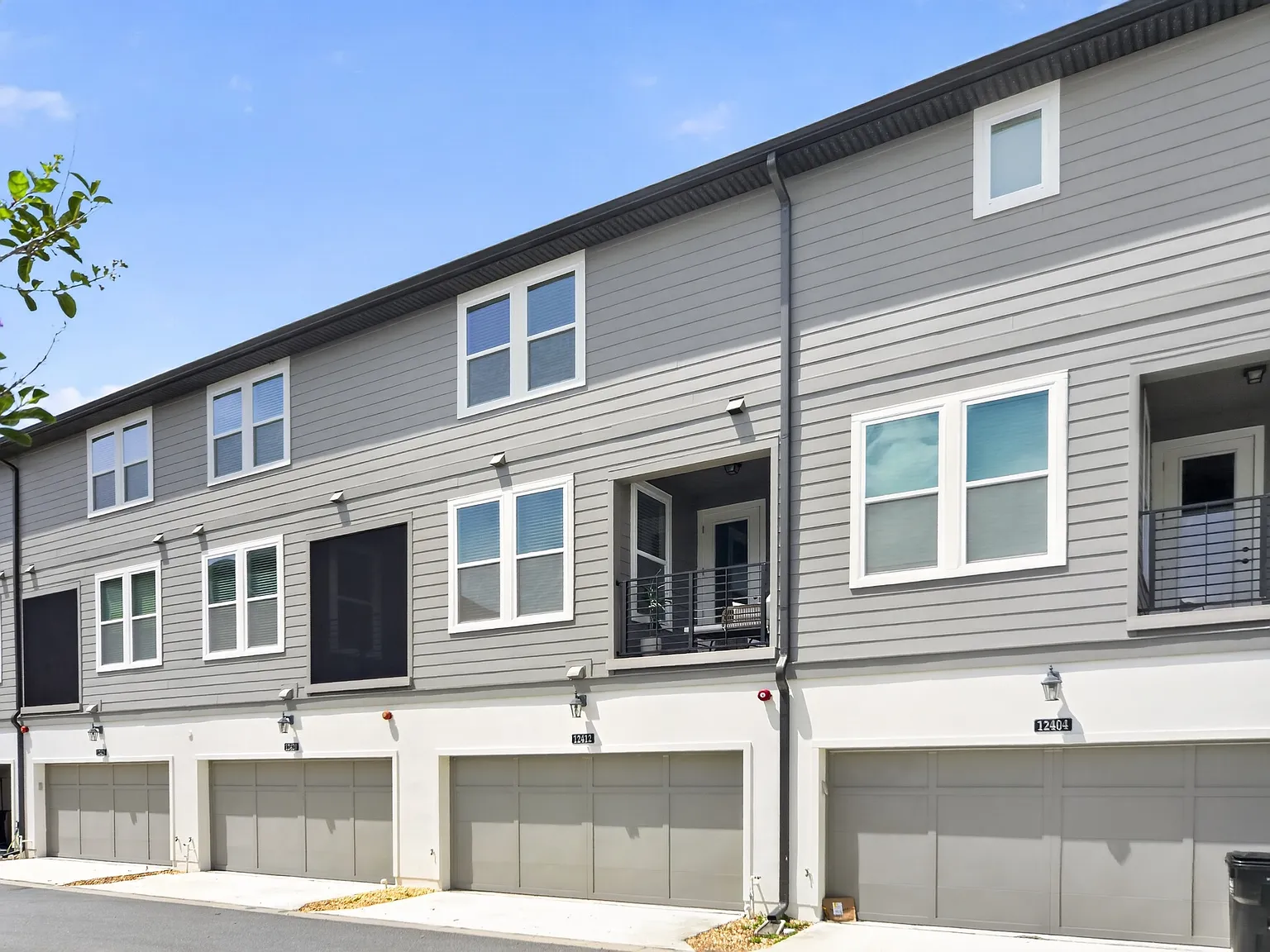 3 bed, 3.5 bath, 2037 sqft, $3,500 — Photo 4