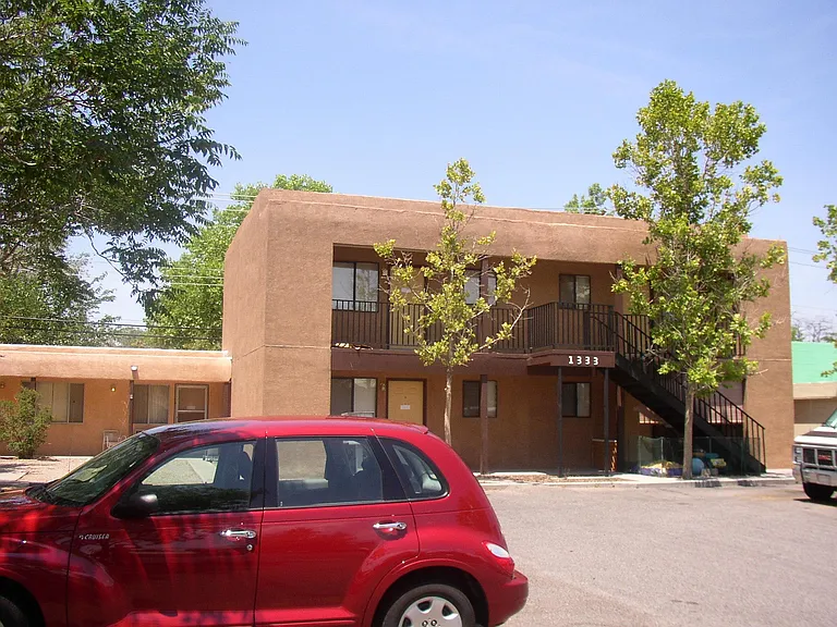 1333 San Mateo Blvd SE #7 — Photo 1