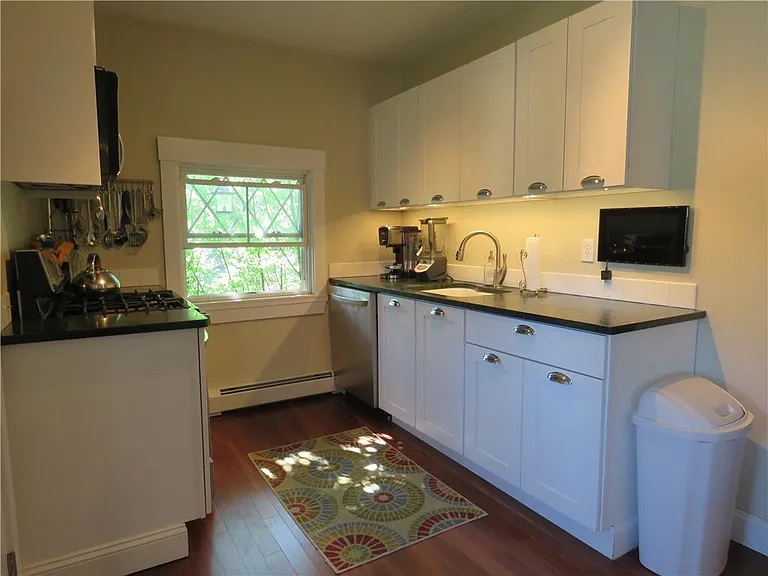 276 George St #4 — Photo 9