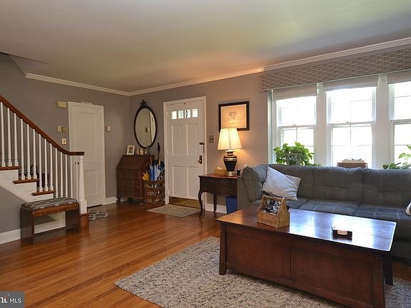 4th image of 184 Bryn Mawr Ave
