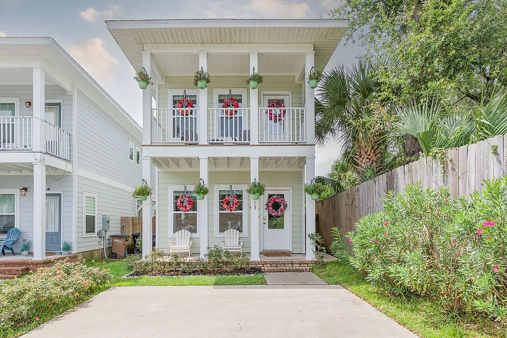 3 bed, 1216 sqft, $3,000 — Photo 1