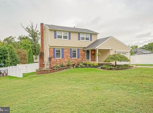 12 Sherwood Ter, Glendora, NJ 08029