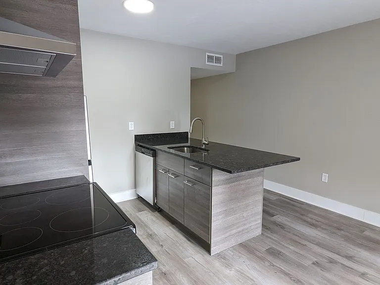 325 Hayden Rd — Photo 16