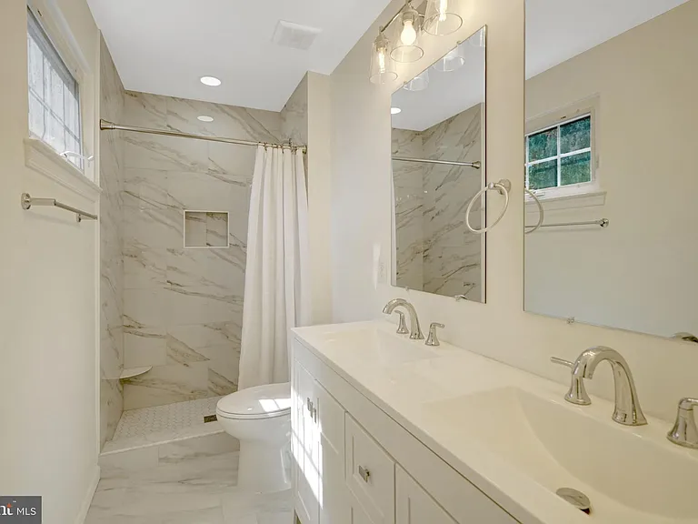 8527 Parliament Dr — Photo 35