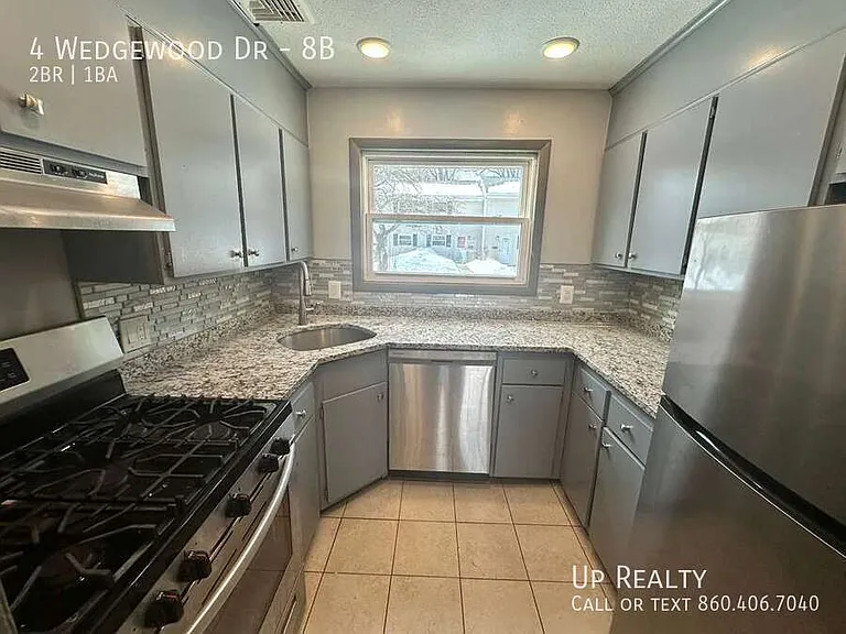4 Wedgewood Dr #8B — Photo 1