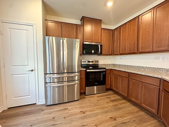 3rd image of 14839 Vance Jackson Rd #1005