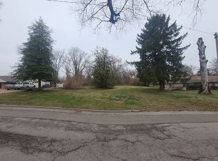 8001 Gardner Ln, Saint Louis, MO 63134