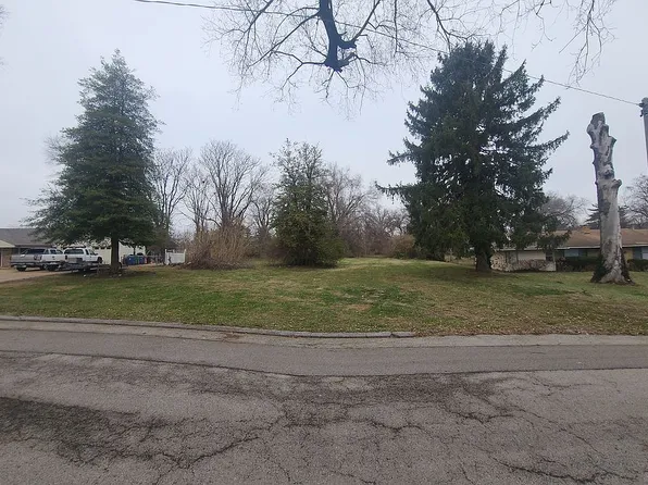 8001 Gardner Ln, Saint Louis, MO 63134