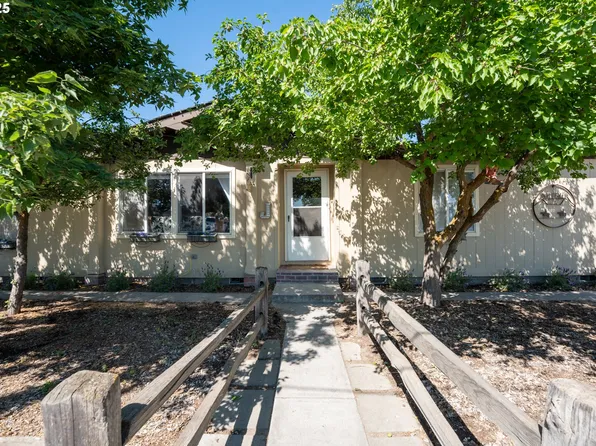 375 NE 9th St, Irrigon, OR 97844