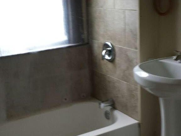 4th image of 3912 Archwood Ave #Up