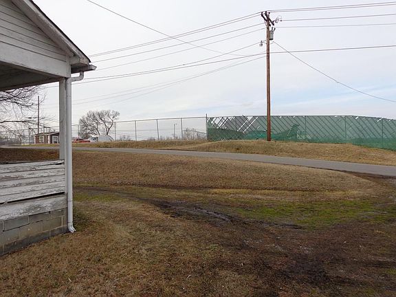 2nd image of 365 Pennell Ln