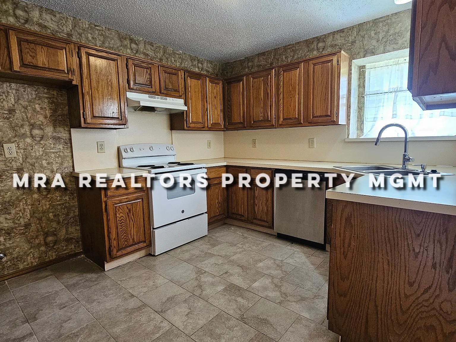 3 bed, 1242 sqft, $1,900 — Photo 3