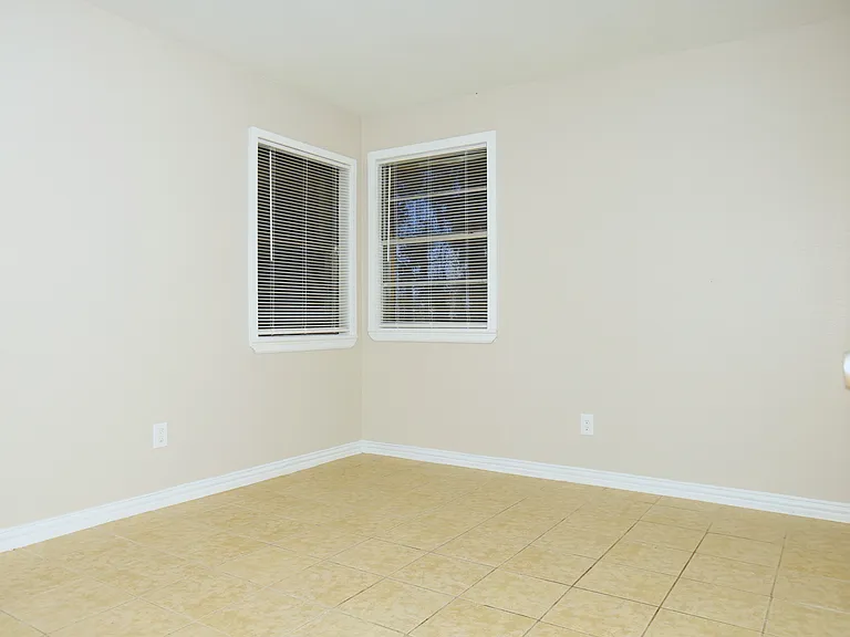 123 W 6th St #2 — Photo 8