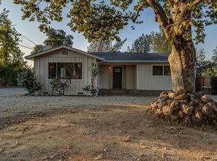 1505 Mistletoe Ln, Redding, CA 96002