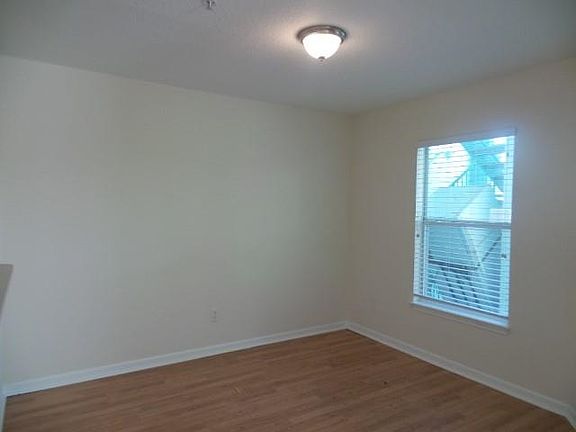 3rd image of 204 16th St Unit E