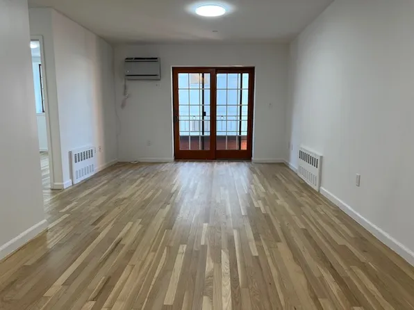 27-10 Astoria Boulevard image 1 of 10