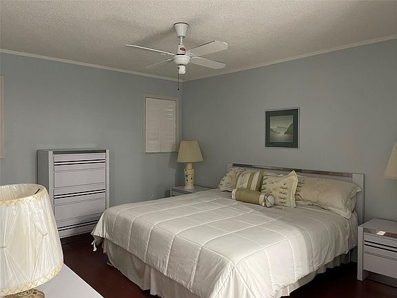 5th image of 4629 Poinciana Street #207